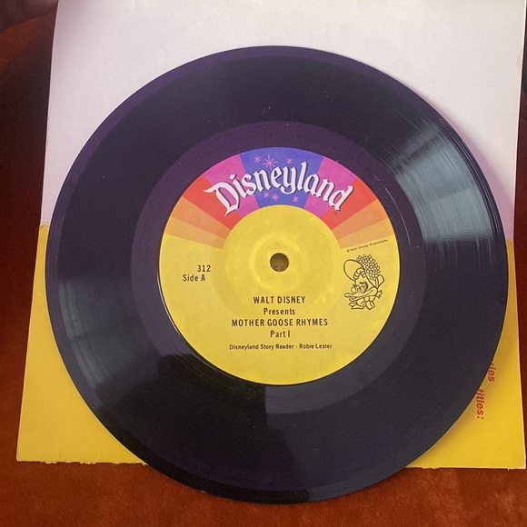 Vintage Vinyl Disney Mother Goose Rhymes read along book - Picture 5 of 6